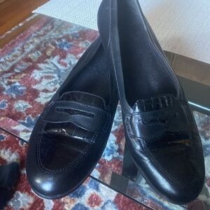 Munro | Patent Leather Loafers | Brook | Black Snakeskin Print